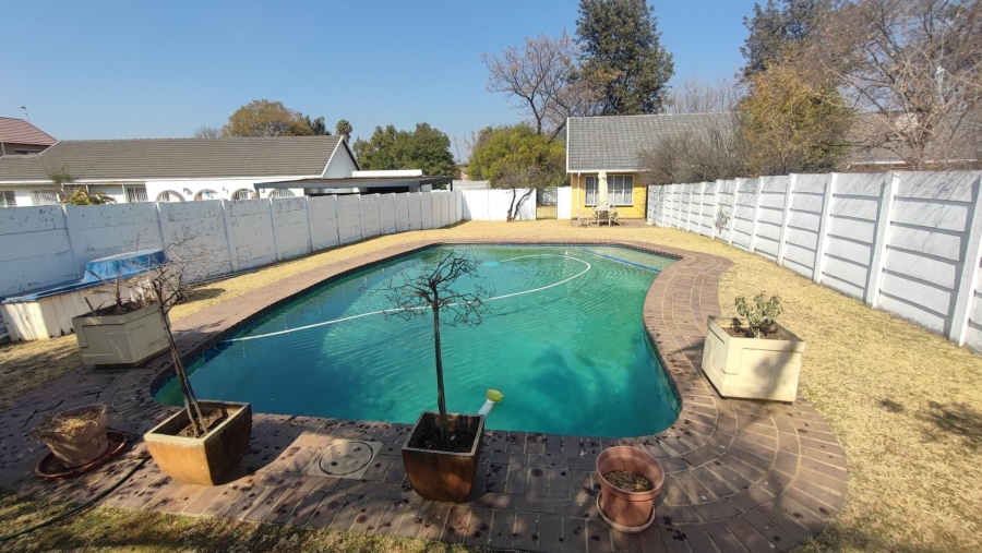 4 Bedroom Property for Sale in Brackenhurst Gauteng