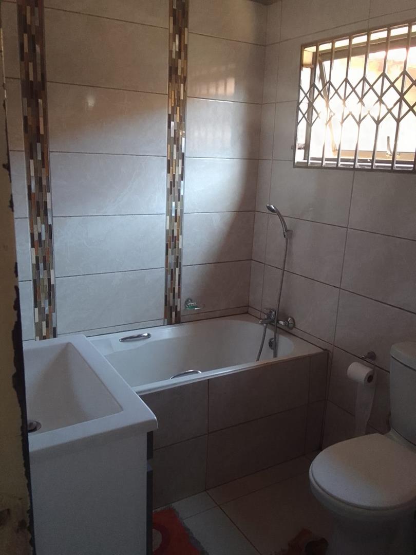 2 Bedroom Property for Sale in Mapleton A H Gauteng