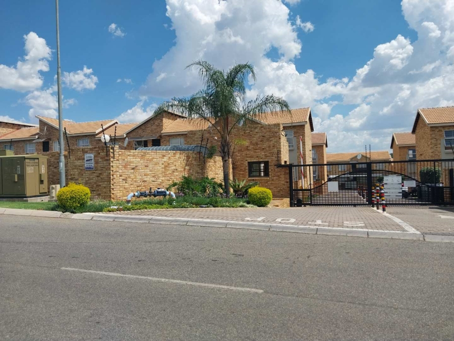 2 Bedroom Property for Sale in Honeydew Gauteng