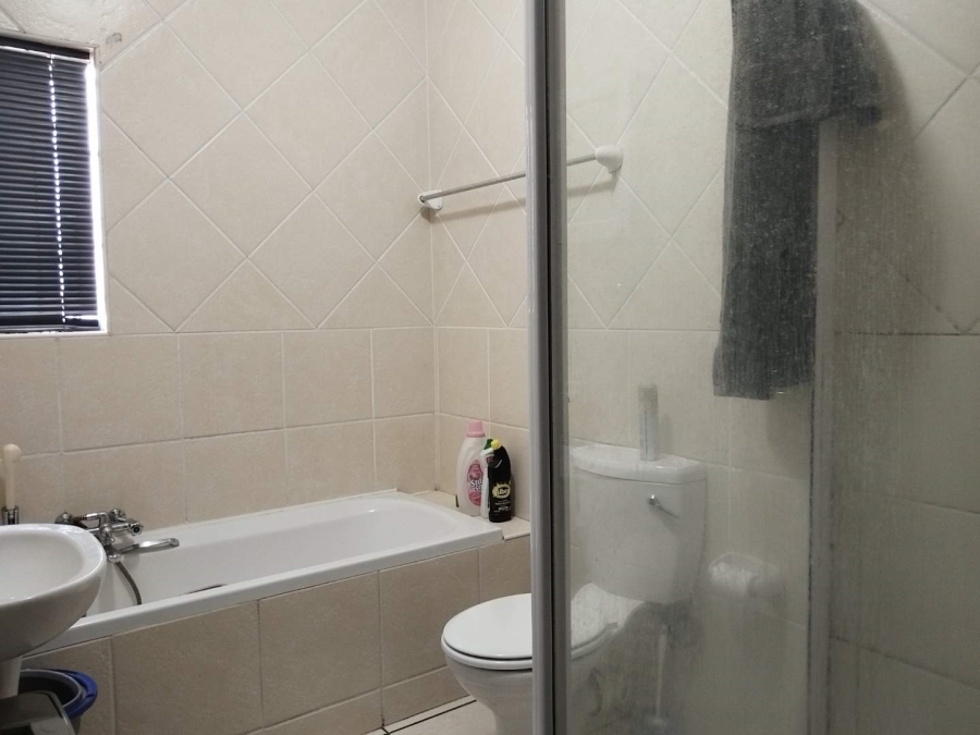 2 Bedroom Property for Sale in Sonneglans Gauteng