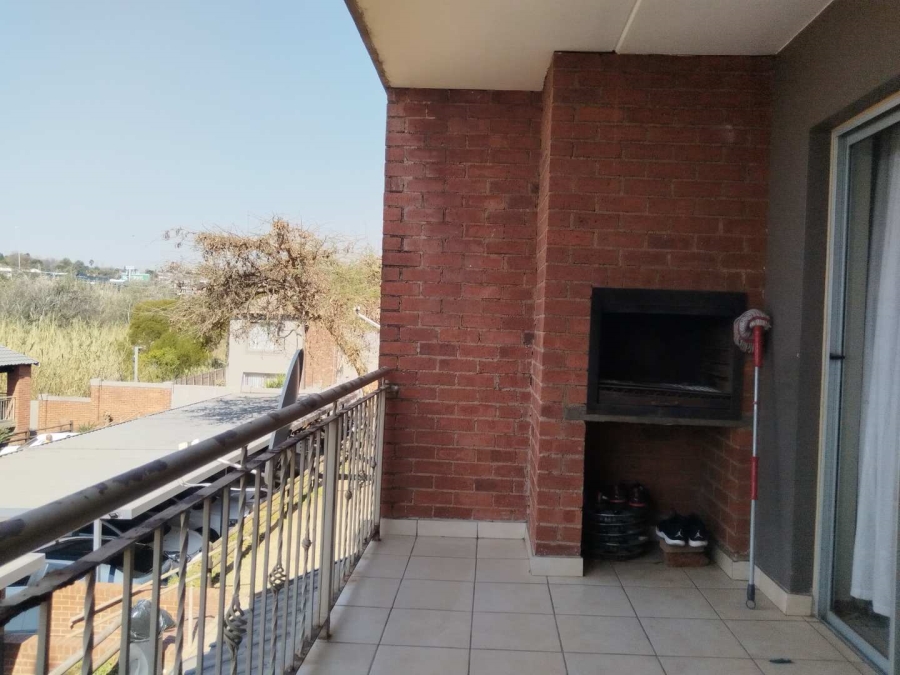 2 Bedroom Property for Sale in Sonneglans Gauteng