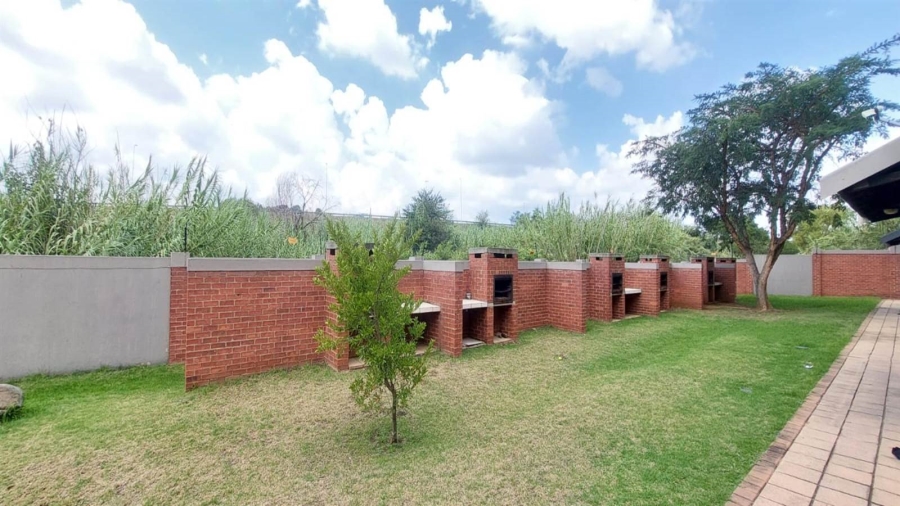 2 Bedroom Property for Sale in Sonneglans Gauteng