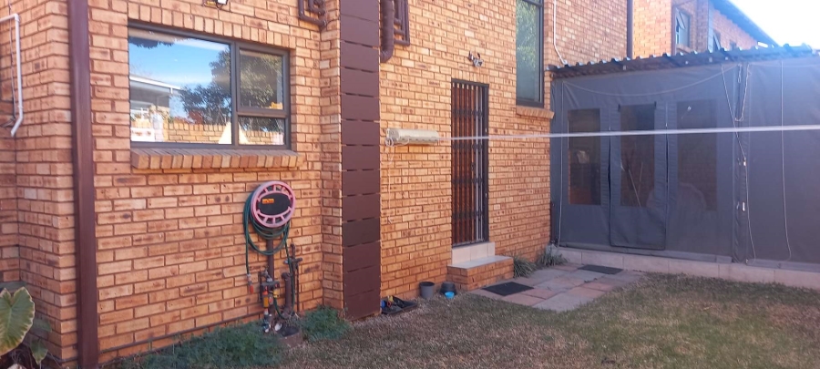 3 Bedroom Property for Sale in New Redruth Gauteng