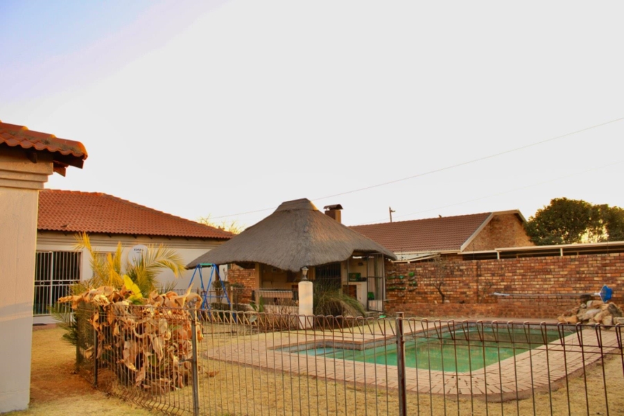 4 Bedroom Property for Sale in Riamar Park Gauteng