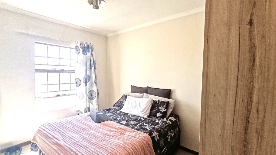 2 Bedroom Property for Sale in Monavoni Gauteng