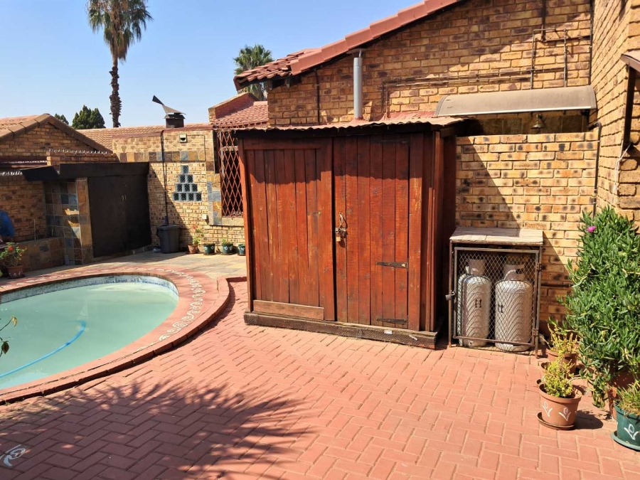 4 Bedroom Property for Sale in Noordwyk Gauteng