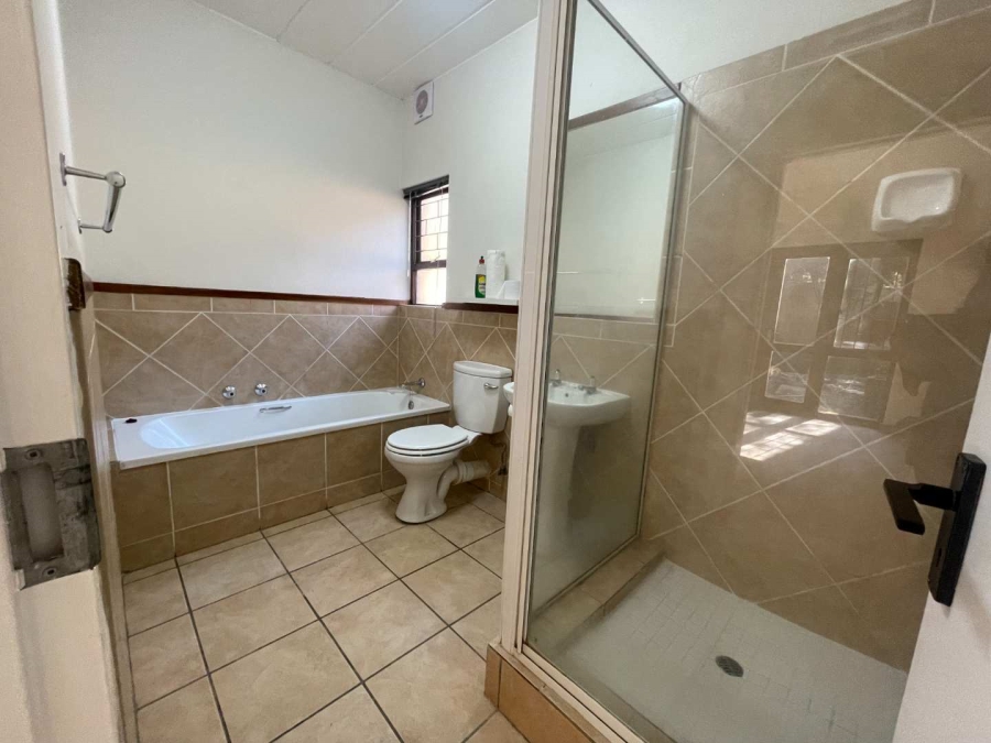 1 Bedroom Property for Sale in Douglasdale Gauteng