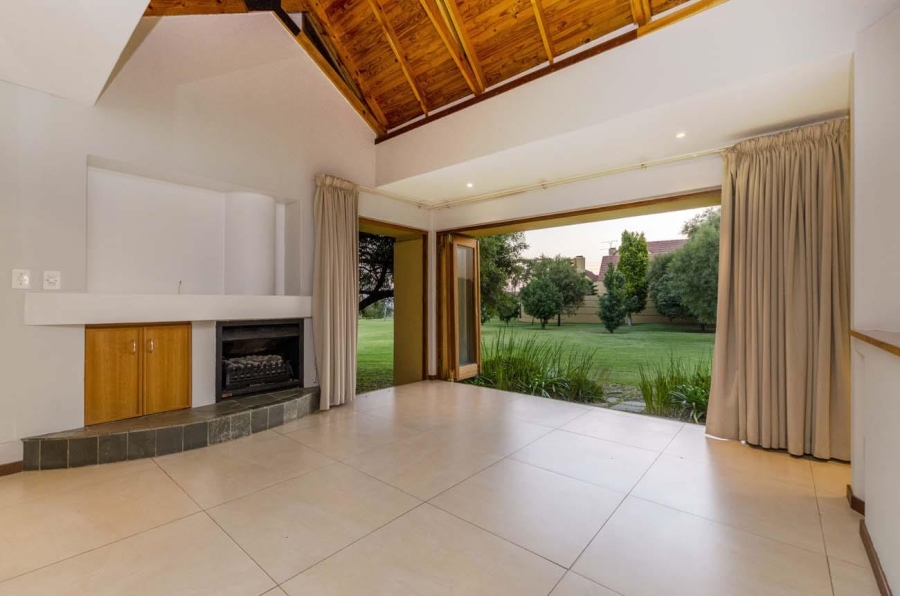 7 Bedroom Property for Sale in Saddlebrook Estate Gauteng