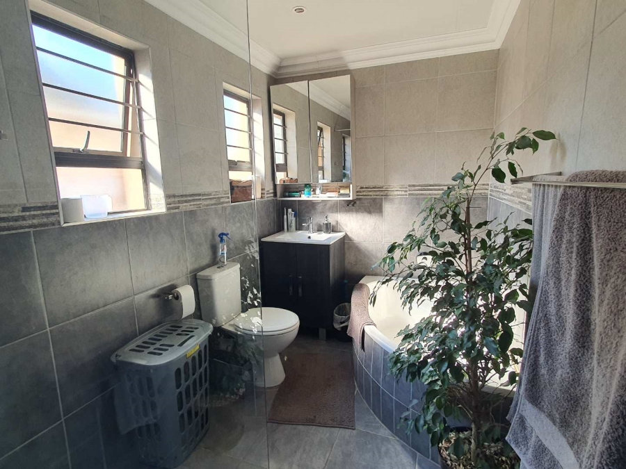 4 Bedroom Property for Sale in Brackenhurst Gauteng