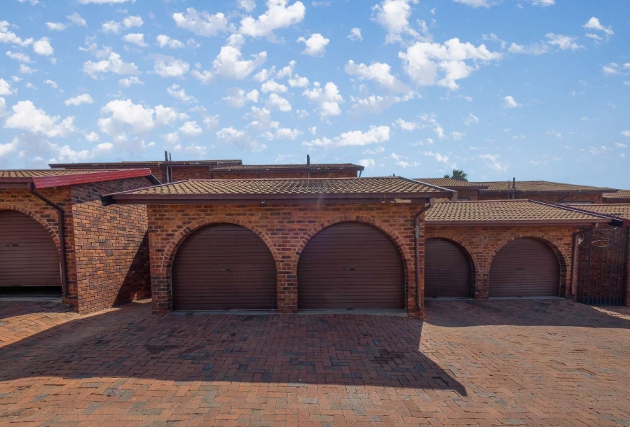 3 Bedroom Property for Sale in Buccleuch Gauteng