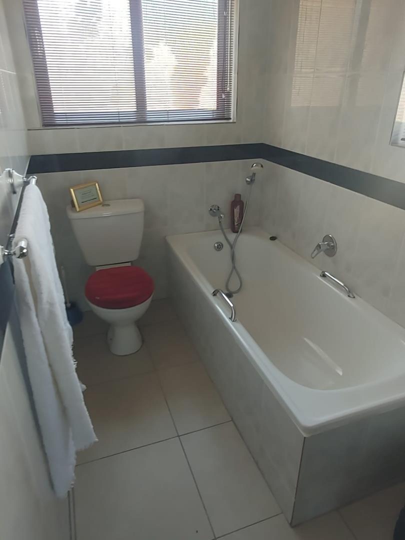 To Let 1 Bedroom Property for Rent in Mooikloof Gauteng