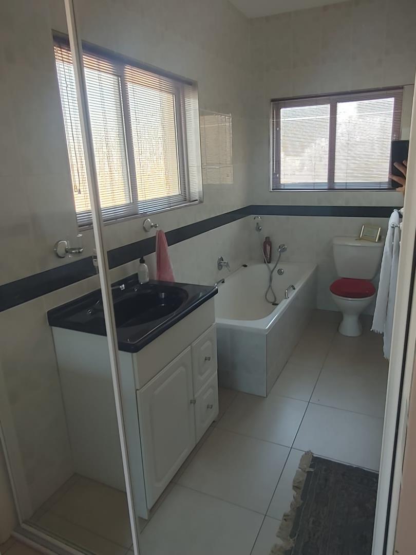 To Let 1 Bedroom Property for Rent in Mooikloof Gauteng