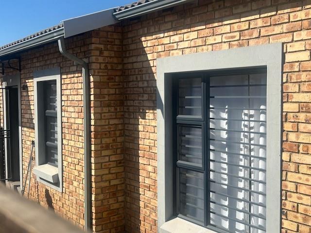 2 Bedroom Property for Sale in Groblerpark Gauteng