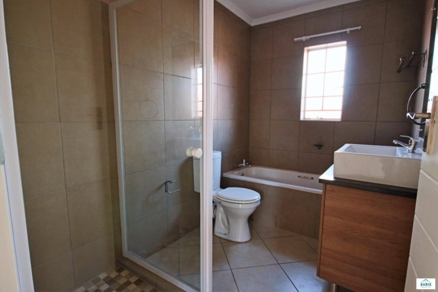 3 Bedroom Property for Sale in Monavoni Gauteng