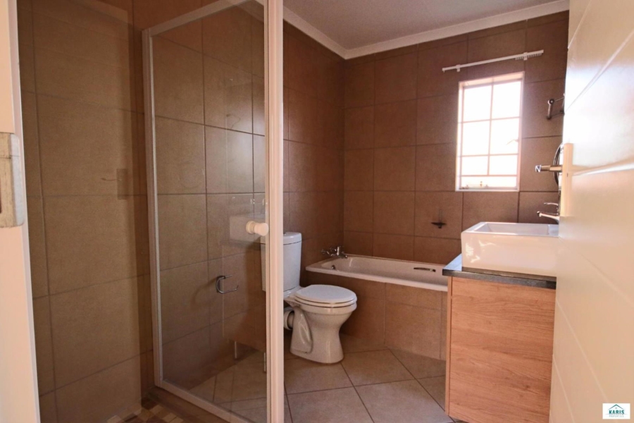 3 Bedroom Property for Sale in Monavoni Gauteng