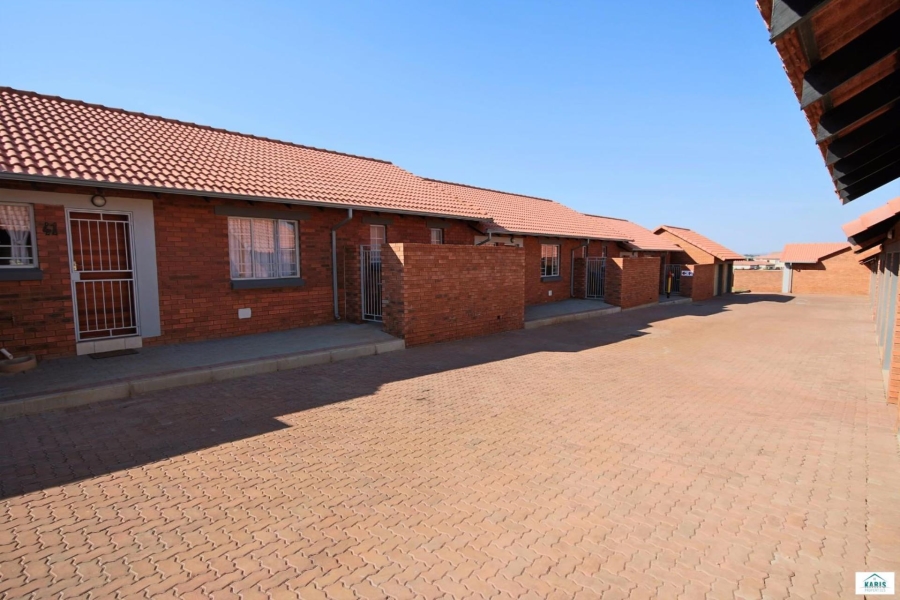 3 Bedroom Property for Sale in Monavoni Gauteng