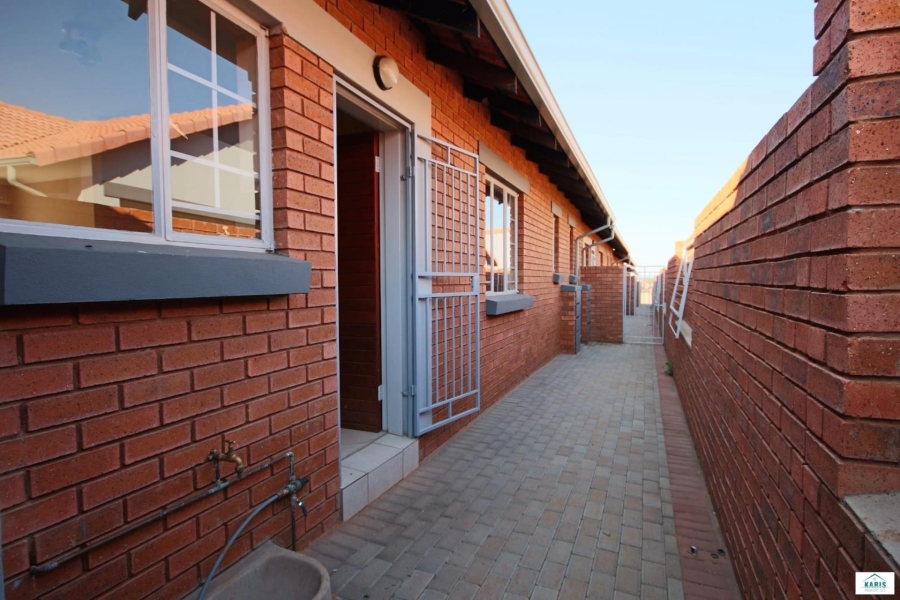 3 Bedroom Property for Sale in Monavoni Gauteng