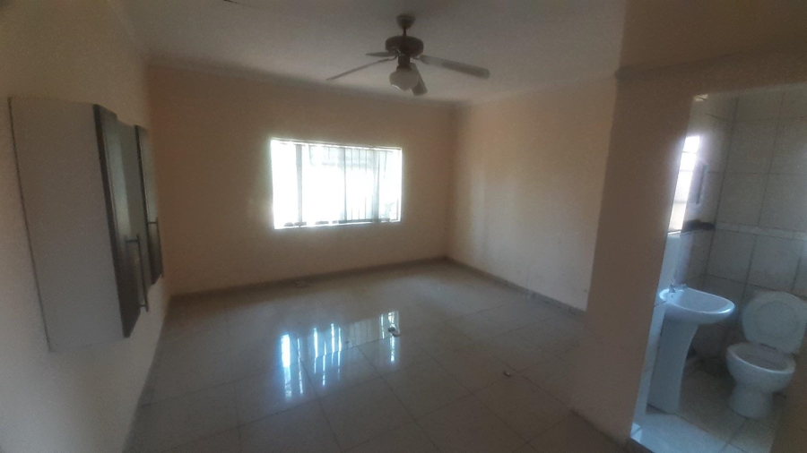 To Let 3 Bedroom Property for Rent in West Park Gauteng