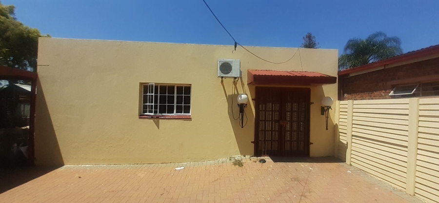 To Let 3 Bedroom Property for Rent in West Park Gauteng