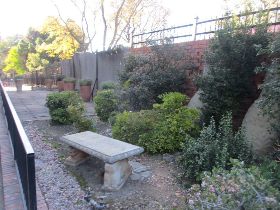 To Let 1 Bedroom Property for Rent in Groenkloof Gauteng