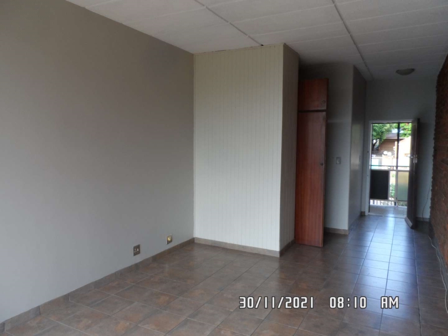 To Let 1 Bedroom Property for Rent in Groenkloof Gauteng