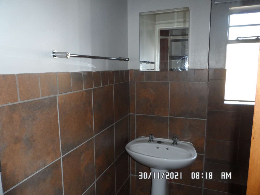 To Let 1 Bedroom Property for Rent in Groenkloof Gauteng