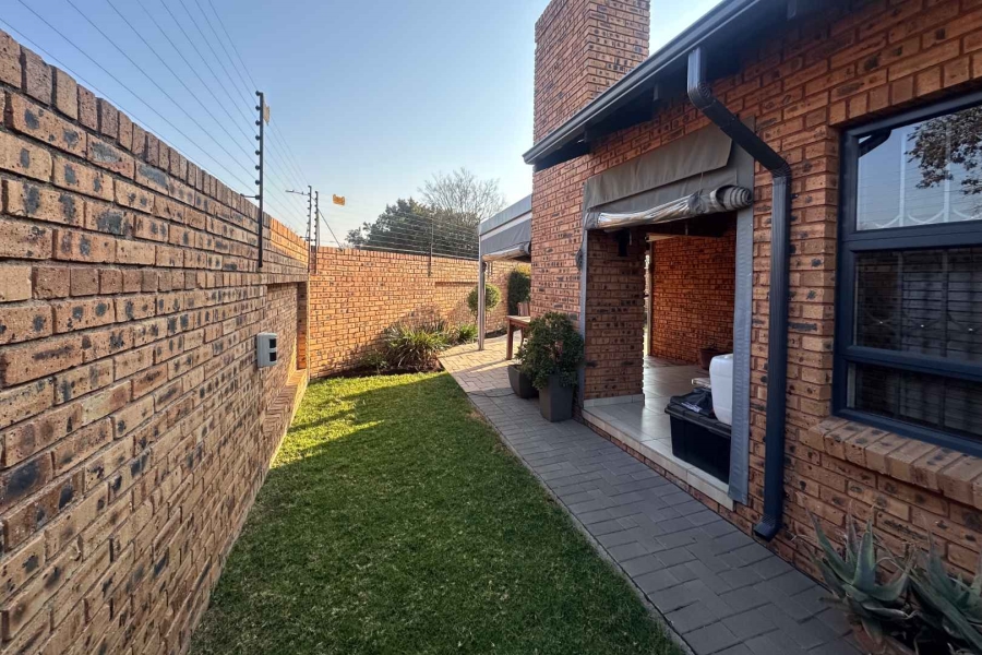 3 Bedroom Property for Sale in Brackenhurst Gauteng