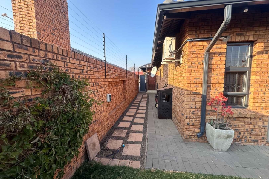 3 Bedroom Property for Sale in Brackenhurst Gauteng