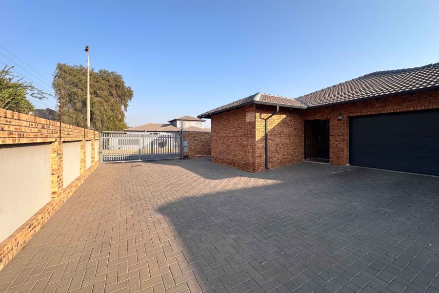 3 Bedroom Property for Sale in Brackenhurst Gauteng