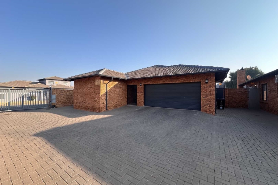 3 Bedroom Property for Sale in Brackenhurst Gauteng