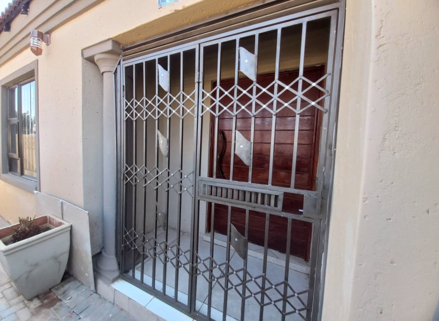 3 Bedroom Property for Sale in Elandspoort Gauteng