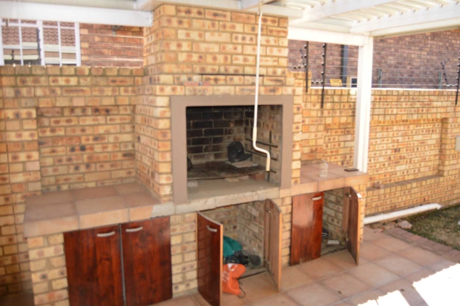 3 Bedroom Property for Sale in New Redruth Gauteng