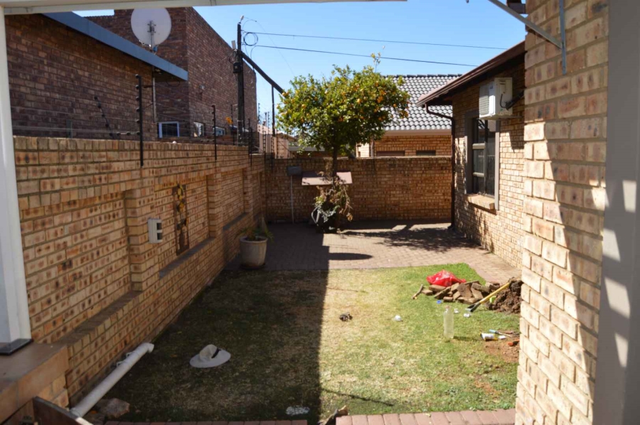 3 Bedroom Property for Sale in New Redruth Gauteng