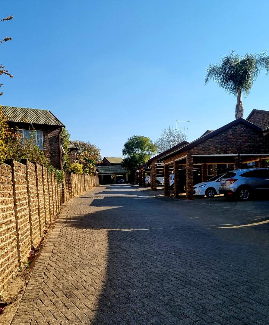 3 Bedroom Property for Sale in Noordwyk Gauteng