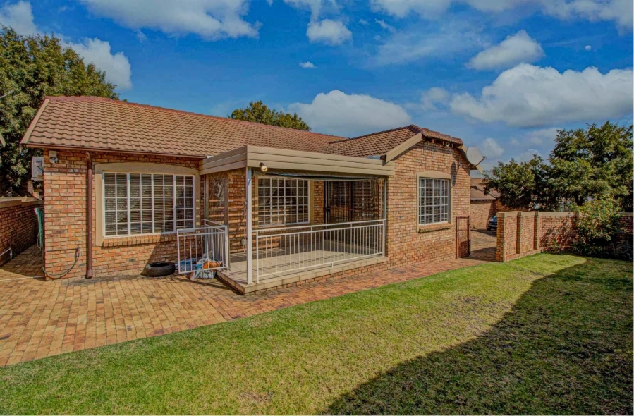 3 Bedroom Property for Sale in Honeydew Grove Gauteng