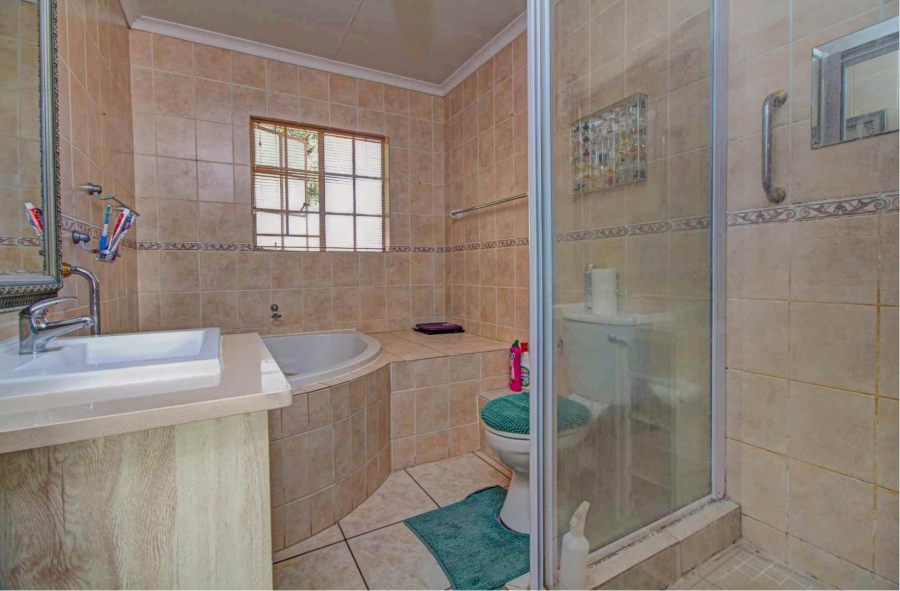 3 Bedroom Property for Sale in Honeydew Grove Gauteng