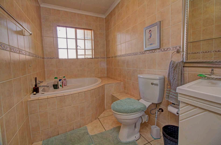 3 Bedroom Property for Sale in Honeydew Grove Gauteng