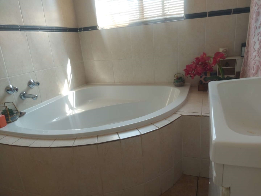 4 Bedroom Property for Sale in Honeydew Gauteng