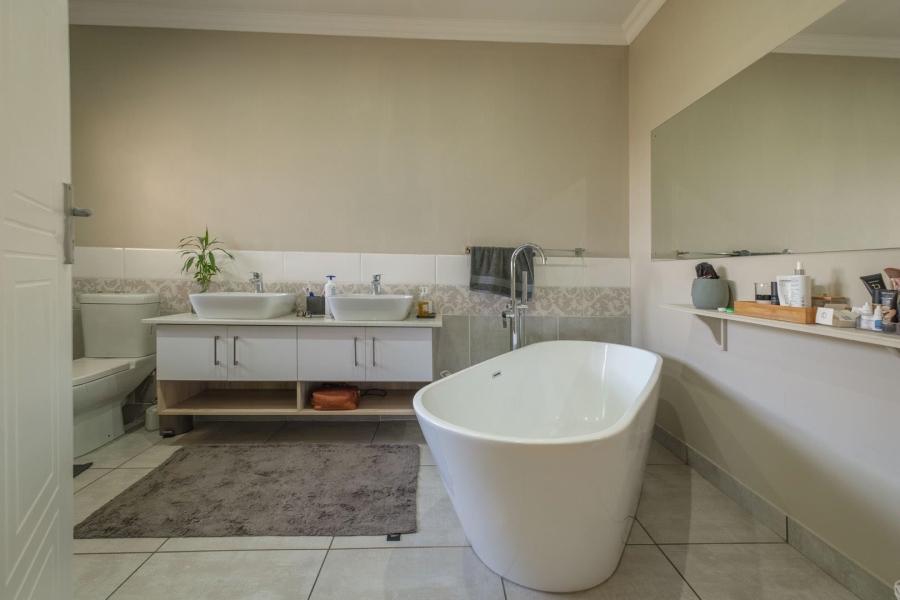 4 Bedroom Property for Sale in Zwavelpoort Gauteng