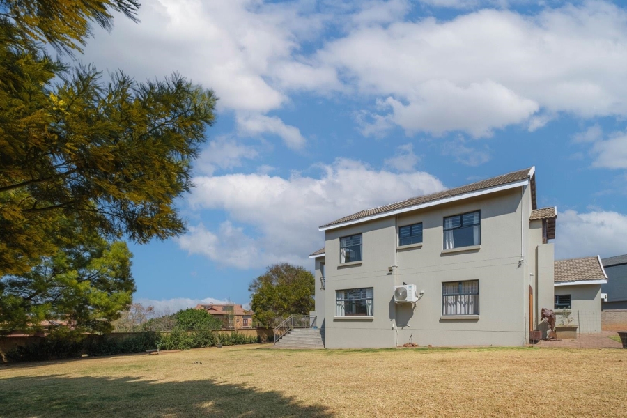 4 Bedroom Property for Sale in Zwavelpoort Gauteng