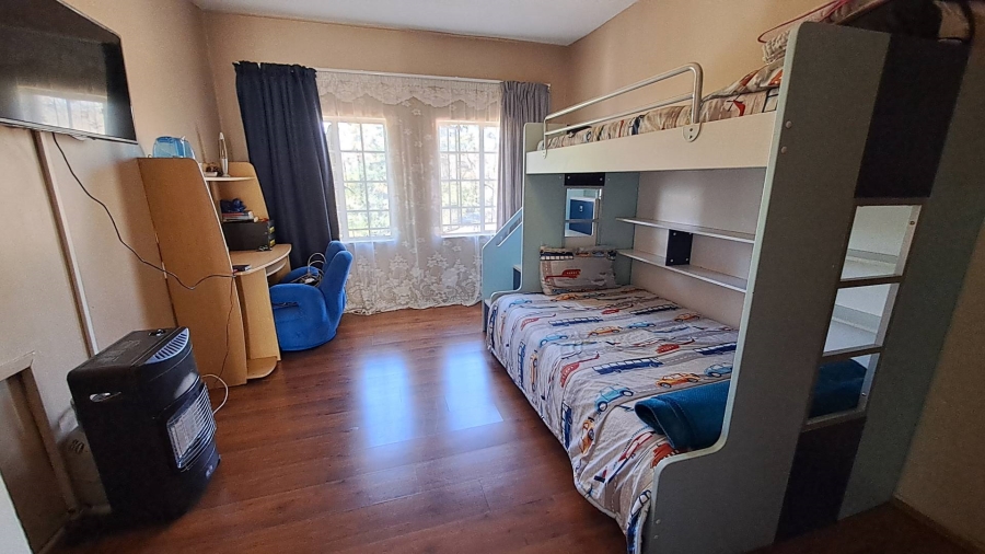 To Let 4 Bedroom Property for Rent in Mondeor Gauteng