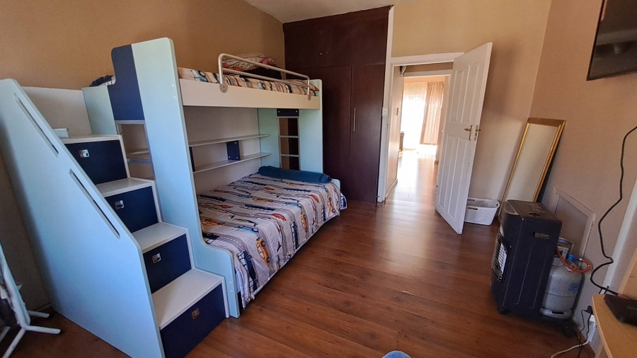 To Let 4 Bedroom Property for Rent in Mondeor Gauteng