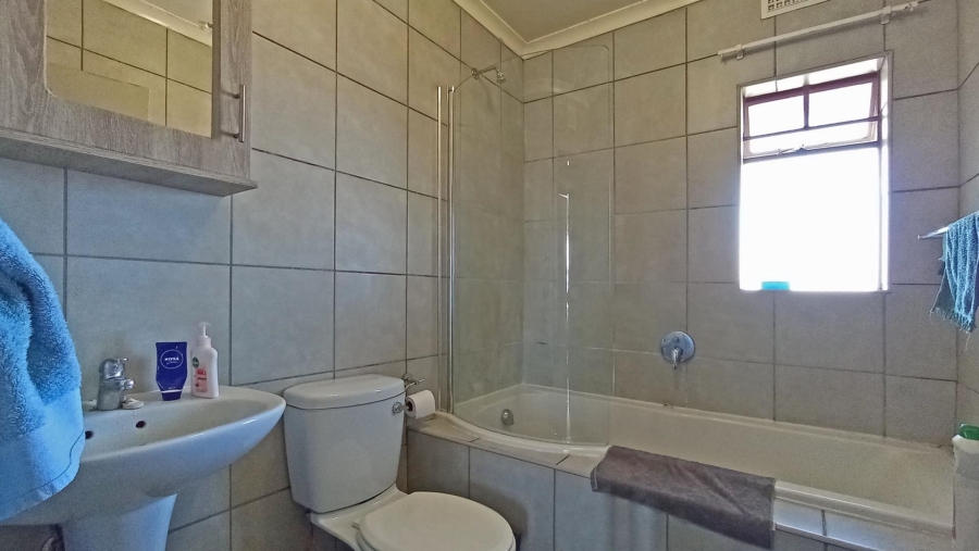 2 Bedroom Property for Sale in Heuweloord Gauteng