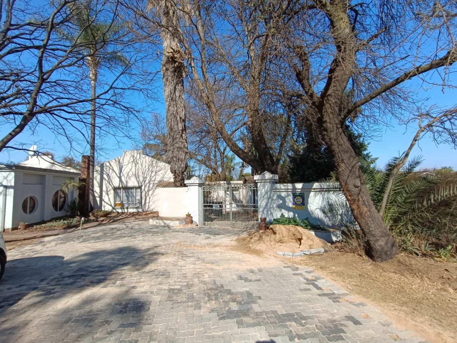 6 Bedroom Property for Sale in Wierdapark Gauteng