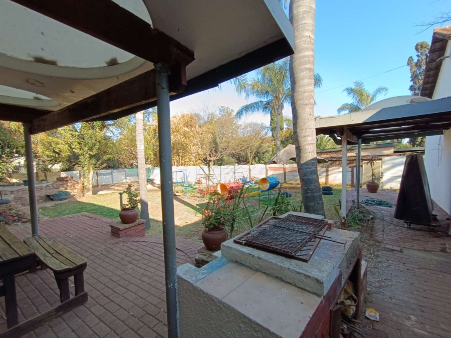 6 Bedroom Property for Sale in Wierdapark Gauteng