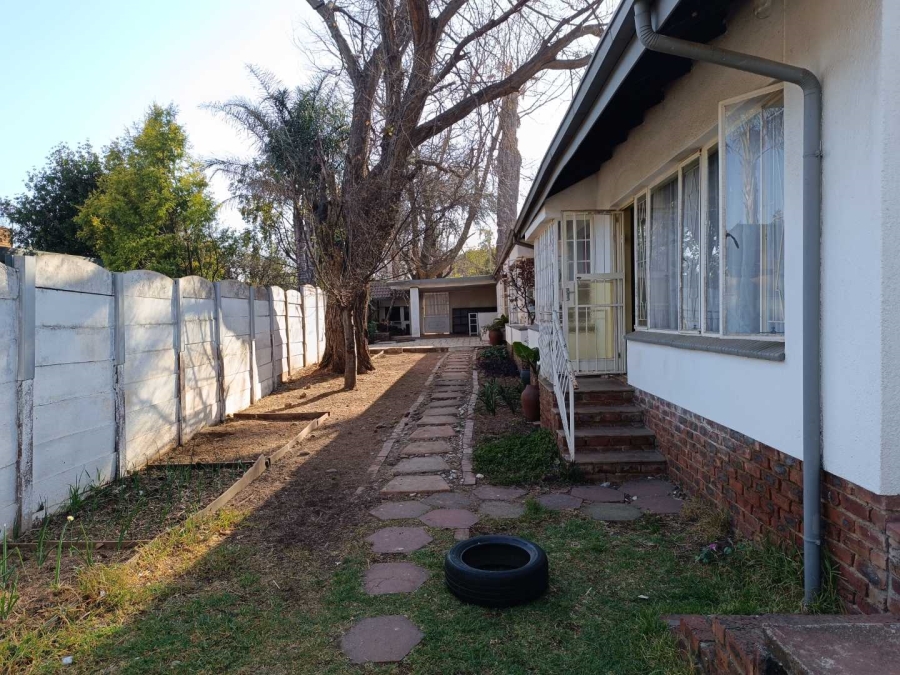 6 Bedroom Property for Sale in Wierdapark Gauteng