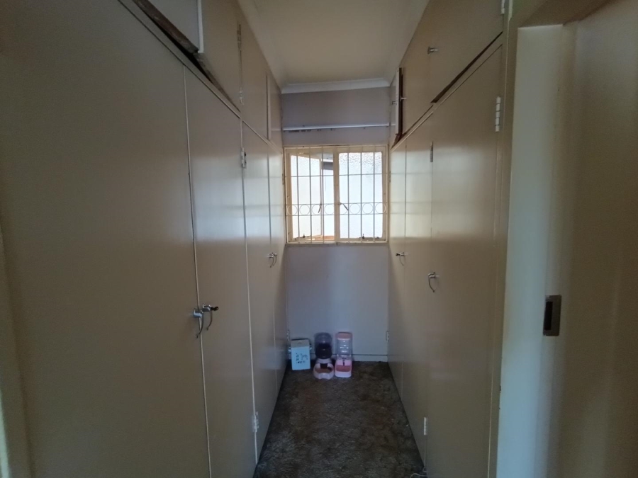 6 Bedroom Property for Sale in Wierdapark Gauteng