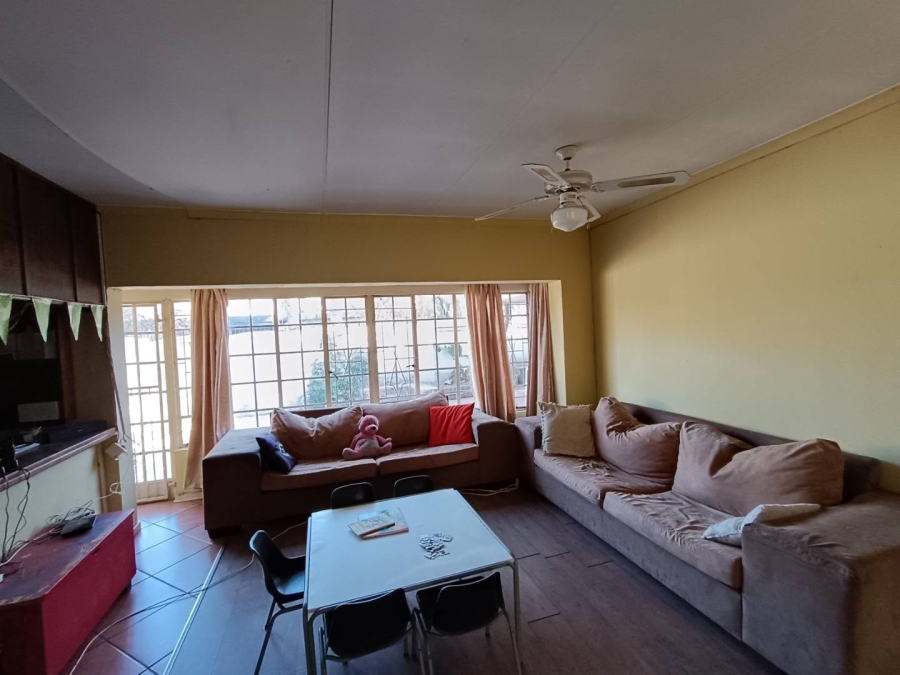 6 Bedroom Property for Sale in Wierdapark Gauteng