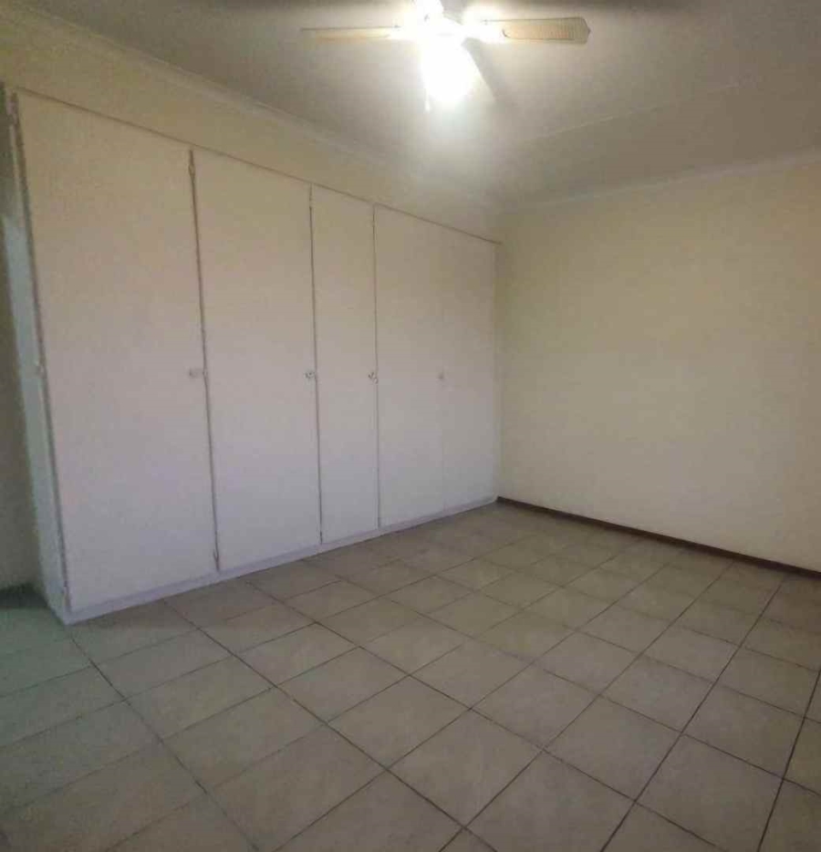 2 Bedroom Property for Sale in La Montagne Gauteng