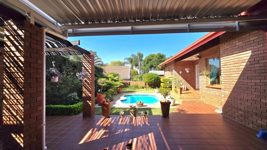 4 Bedroom Property for Sale in Magalieskruin Gauteng